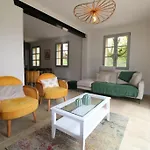 Oree Du Chateau : Maison De Charme Avec Piscine Chauffée Dans Beynac-et-Cazenac