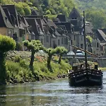 Oree Du Chateau : Maison De Charme Avec Piscine Chauffée Dans Casa vacanze Beynac-et-Cazenac