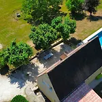 Oree Du Chateau : Maison De Charme Avec Piscine Chauffée Dans *