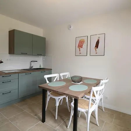 Oree Du Chateau : Maison De Charme Avec Piscine Chauffee Dans Feriehus *