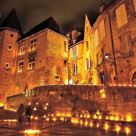 Oree Du Chateau : Maison De Charme Avec Piscine Chauffee Dans * Beynac-et-Cazenac