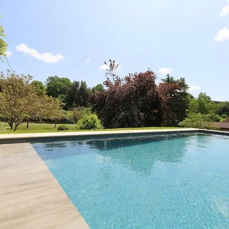 Oree Du Chateau : Maison De Charme Avec Piscine Chauffee Dans Beynac-et-Cazenac