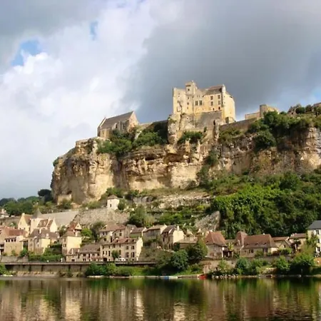 Oree Du Chateau : Maison De Charme Avec Piscine Chauffee Dans