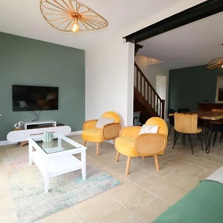 Oree Du Chateau : Maison De Charme Avec Piscine Chauffee Dans *