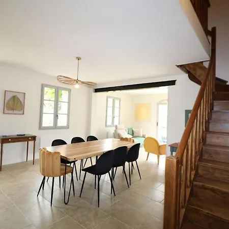 Oree Du Chateau : Maison De Charme Avec Piscine Chauffee Dans Beynac-et-Cazenac