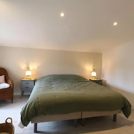 Feriehus Oree Du Chateau : Maison De Charme Avec Piscine Chauffee Dans