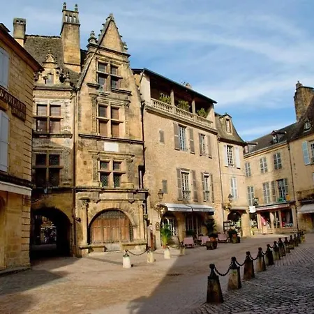 Feriehus Oree Du Chateau : Maison De Charme Avec Piscine Chauffee Dans Beynac-et-Cazenac