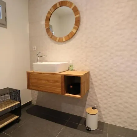 Oree Du Chateau : Maison De Charme Avec Piscine Chauffee Dans *