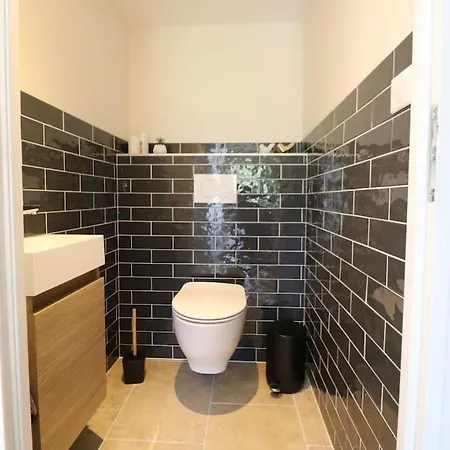 Oree Du Chateau : Maison De Charme Avec Piscine Chauffee Dans