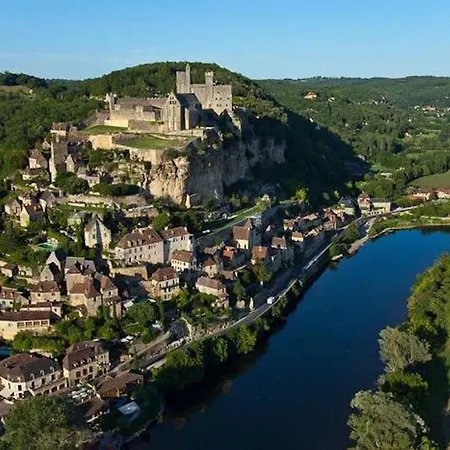 Oree Du Chateau : Maison De Charme Avec Piscine Chauffee Dans Holiday home Beynac-et-Cazenac