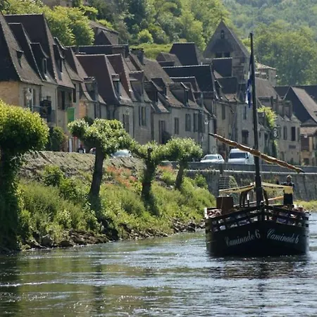 Oree Du Chateau : Maison De Charme Avec Piscine Chauffee Dans Holiday home Beynac-et-Cazenac