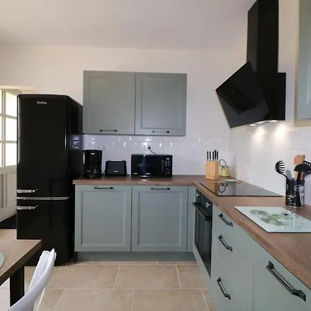 Holiday home Oree Du Chateau : Maison De Charme Avec Piscine Chauffee Dans *