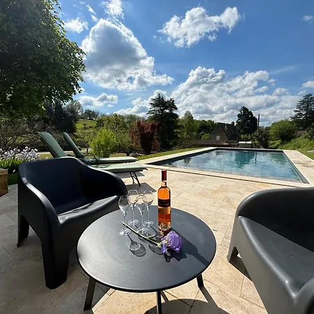 Oree Du Chateau : Maison De Charme Avec Piscine Chauffée Dans Beynac-et-Cazenac