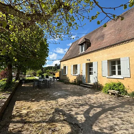 Casa vacanze Oree Du Chateau : Maison De Charme Avec Piscine Chauffée Dans Beynac-et-Cazenac