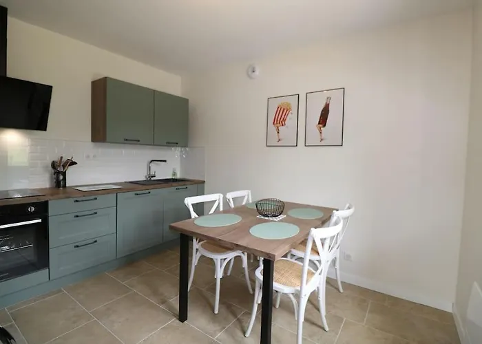 Oree Du Chateau : Maison De Charme Avec Piscine Chauffee Dans בית נופש *