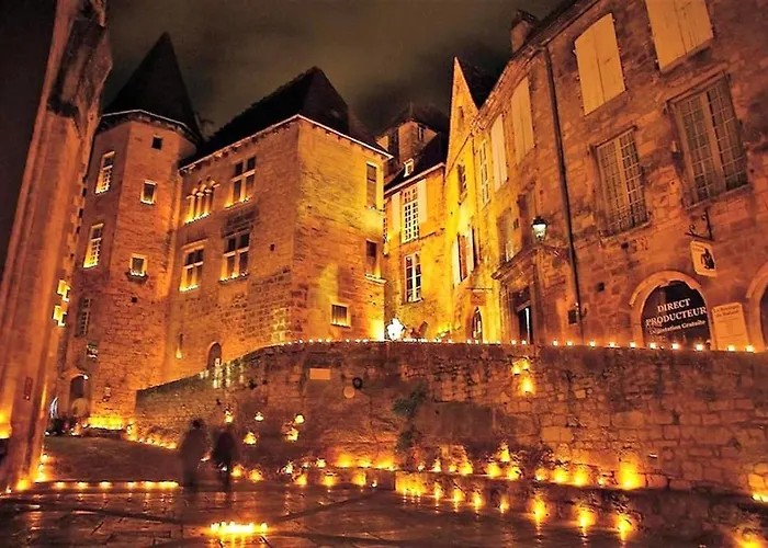 Oree Du Chateau : Maison De Charme Avec Piscine Chauffee Dans * ביינאק-אה-סאזנאק