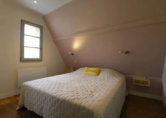 Oree Du Chateau : Maison De Charme Avec Piscine Chauffee Dans בית נופש