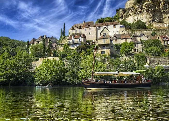 Oree Du Chateau : Maison De Charme Avec Piscine Chauffee Dans * ביינאק-אה-סאזנאק