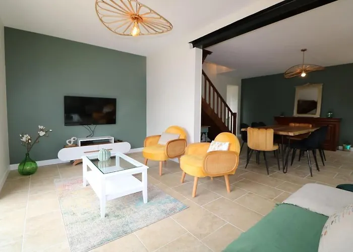 Oree Du Chateau : Maison De Charme Avec Piscine Chauffee Dans *