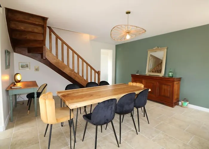 Oree Du Chateau : Maison De Charme Avec Piscine Chauffee Dans