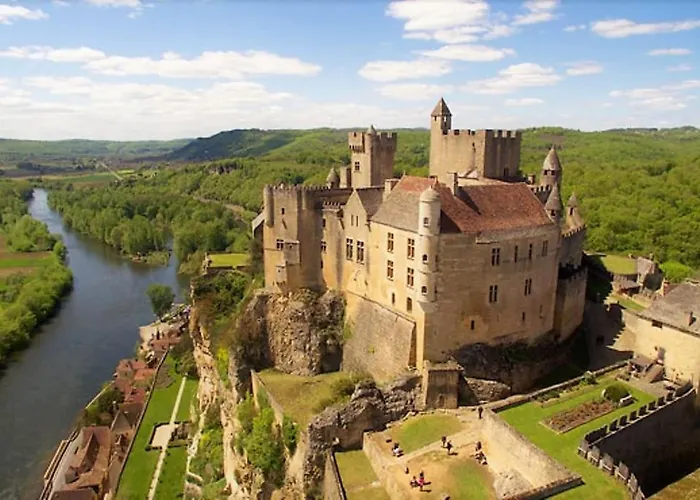 Oree Du Chateau : Maison De Charme Avec Piscine Chauffee Dans *
