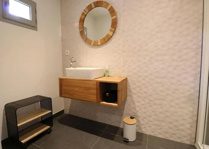 Oree Du Chateau : Maison De Charme Avec Piscine Chauffee Dans *