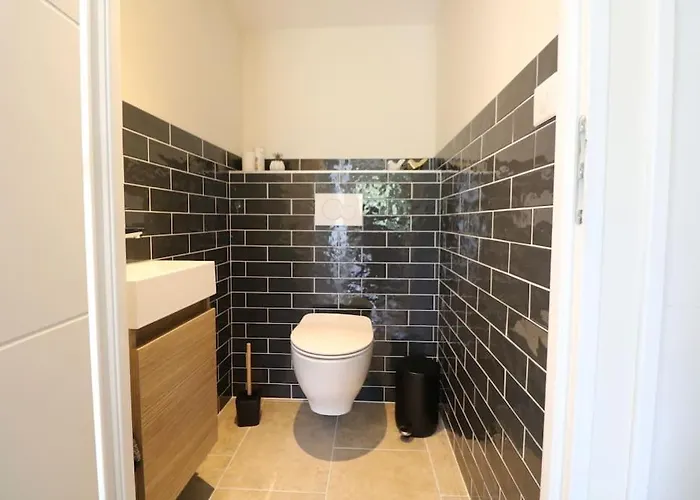 Oree Du Chateau : Maison De Charme Avec Piscine Chauffee Dans