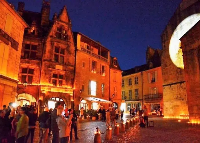 בית נופש Oree Du Chateau : Maison De Charme Avec Piscine Chauffee Dans